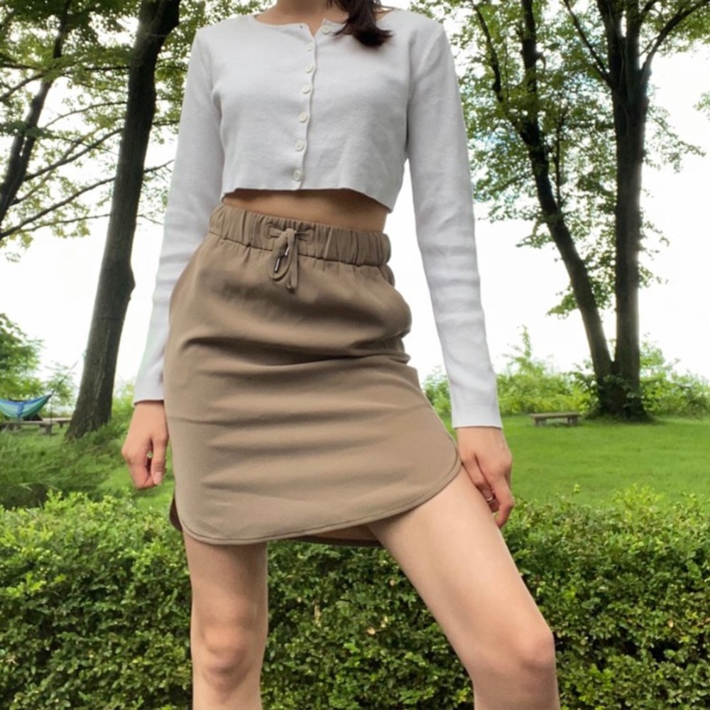 lululemon on the fly khaki skirt